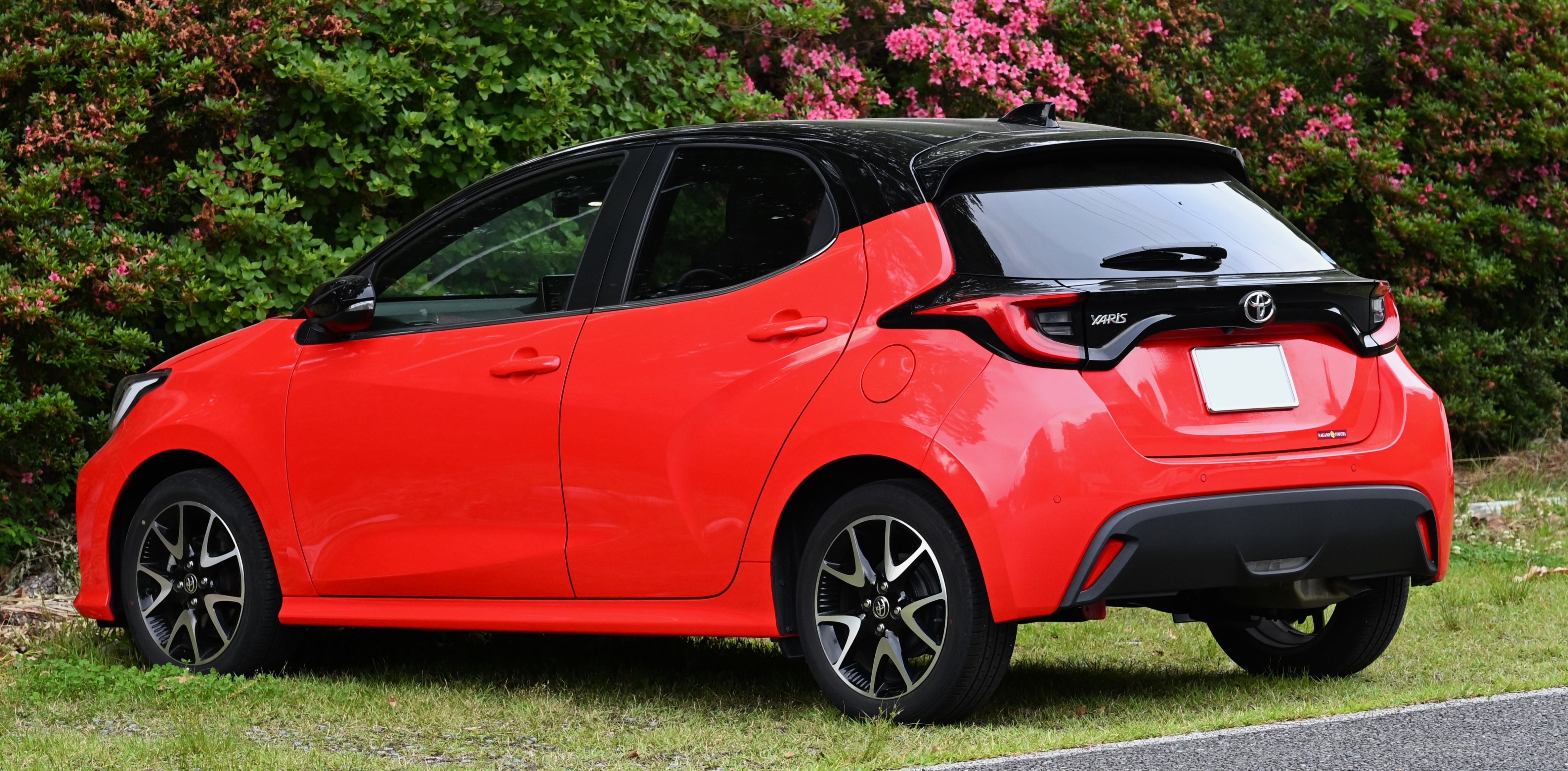 Toyota Yaris 2021 — photo 2