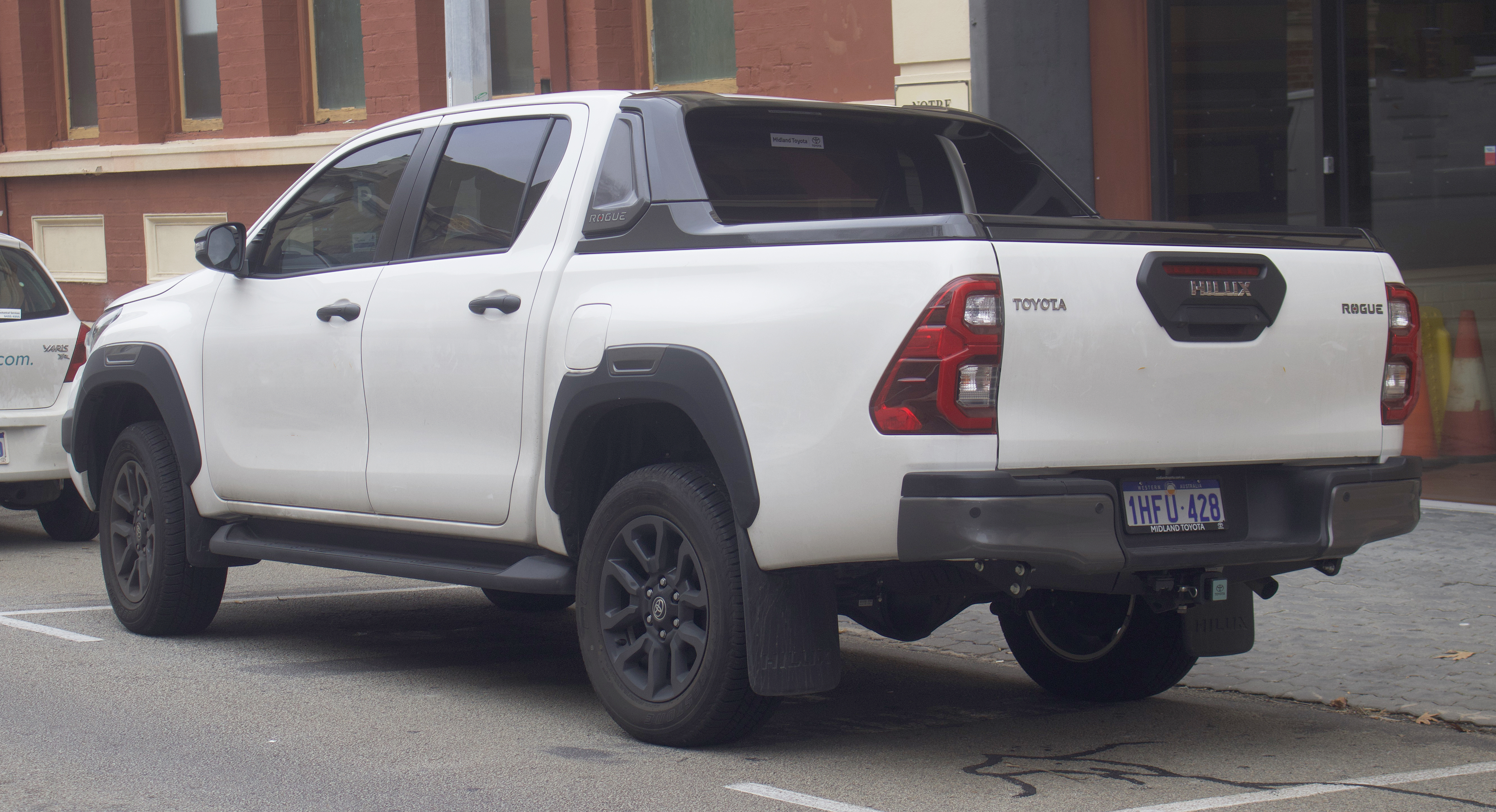 Toyota Hilux 2021 — photo 2